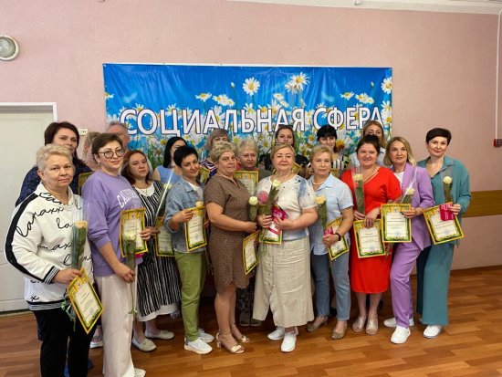 В Каменск-Шахтинском Центре социального обслуживания поздравили сотрудников с  наступающим профессиональным праздником