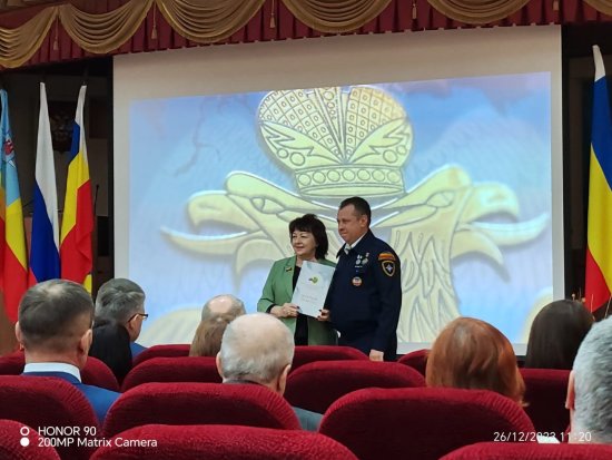 Председатель областной организации профсоюза госучреждений поздравила спасателей Дона